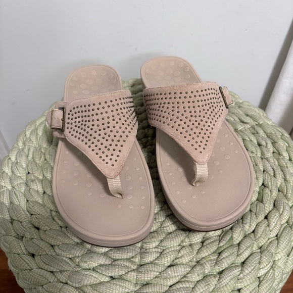 Vionic Capitola Tan Taupe Suede Micro Stud Slip On Comfort Thong Sandals - Picture 4 of 9